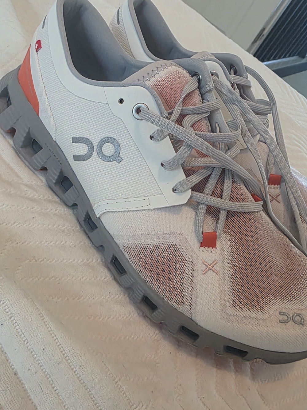 On Cloud Running Women's Cloud Sneakers Size 9